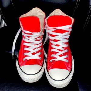 All star Converse in color Red